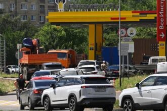 Rusia Hadapi Krisis BBM, Antrean Panjang di SPBU