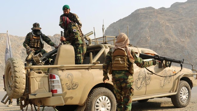 Serangan Taliban Menargetkan Fasilitas Militer di Karachi