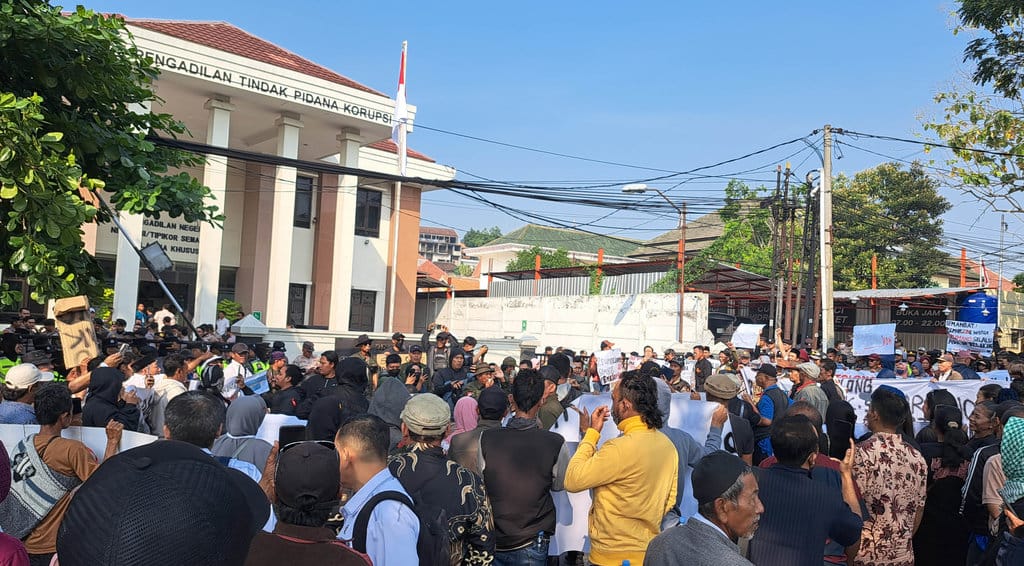 Sidang Perdana Bupati Pati Sudewo Diwarnai Aksi Pendukung