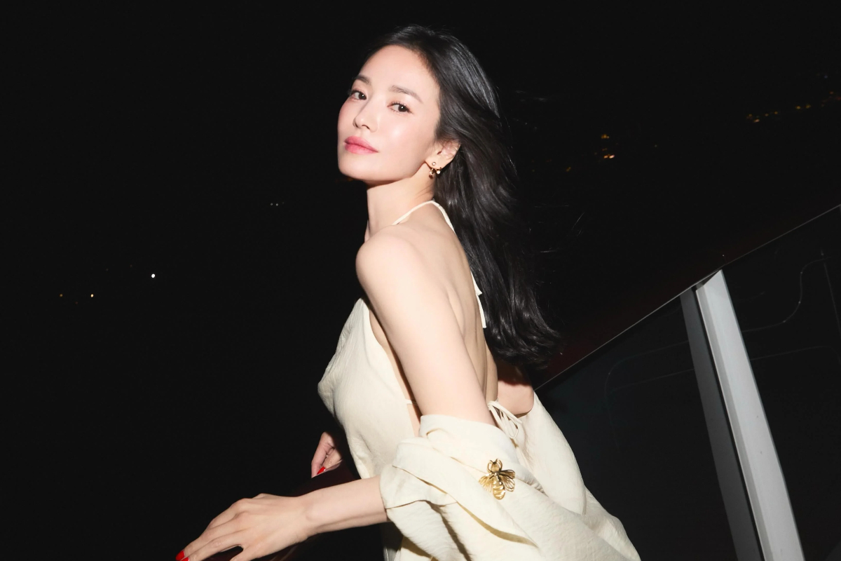 Song Hye Kyo Tampil Memukau di Gala Dinner Guerlain 2026