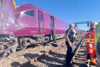 Tabrakan Dua Kereta Penumpang di London Utara Memakan Korban Jiwa