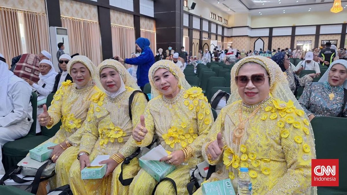 Tampilan Modis Jemaah Haji Bling-bling Dari Gowa