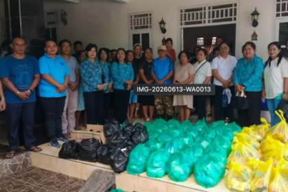 Wabup Sitaro Salurkan Bantuan Khusus bagi Kelompok Rentan Korban Banjir Bandang di Pulau Siau