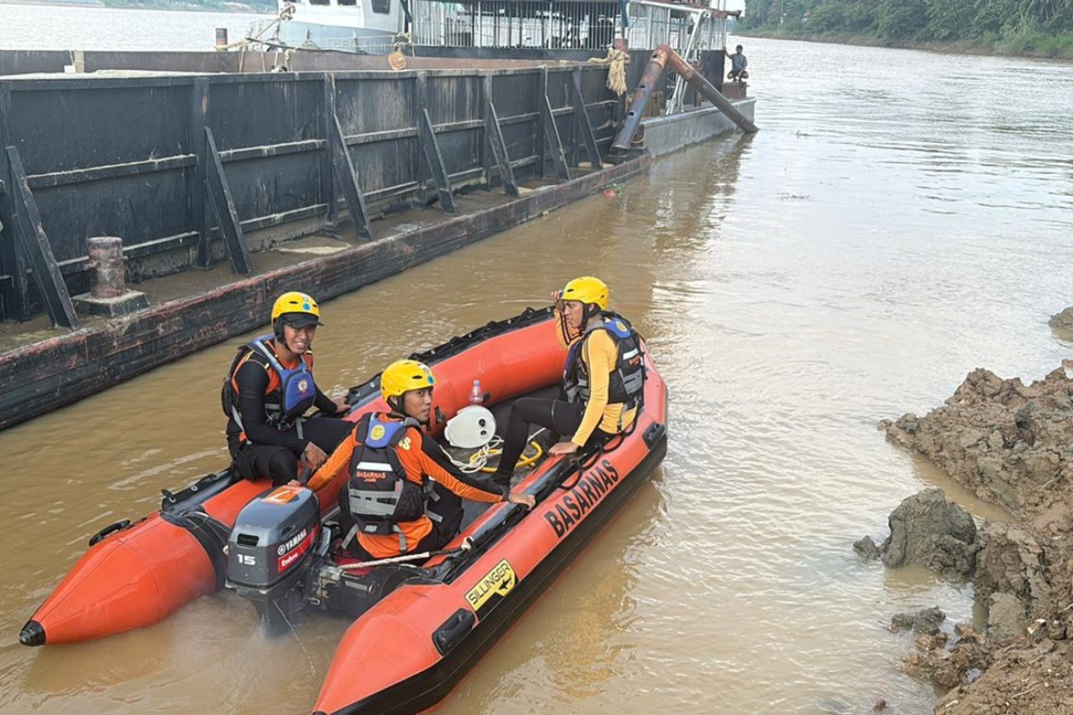 Tim SAR Berupaya Temukan Pemancing Hilang di Sungai Batanghari