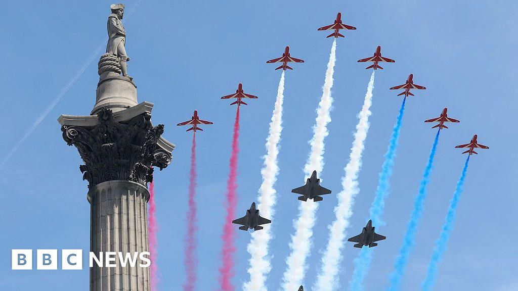 Trooping the Colour Meriahkan Ulang Tahun Resmi Raja Charles III