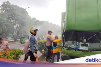 Truk Boks di Tangerang Terbakar, Sopir Alami Luka Bakar