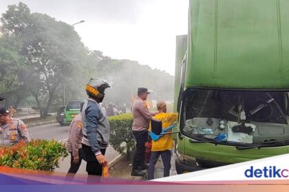 Truk Boks di Tangerang Terbakar, Sopir Alami Luka Bakar