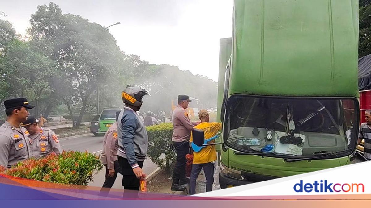 Truk Boks di Tangerang Terbakar, Sopir Alami Luka Bakar