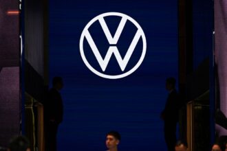 VW Group Pertimbangkan Restrukturisasi dan Pangkas 100 Ribu Pekerja