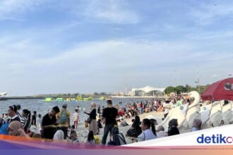 Warga Berbondong-bondong ke Ancol pada Libur Tahun Baru Islam