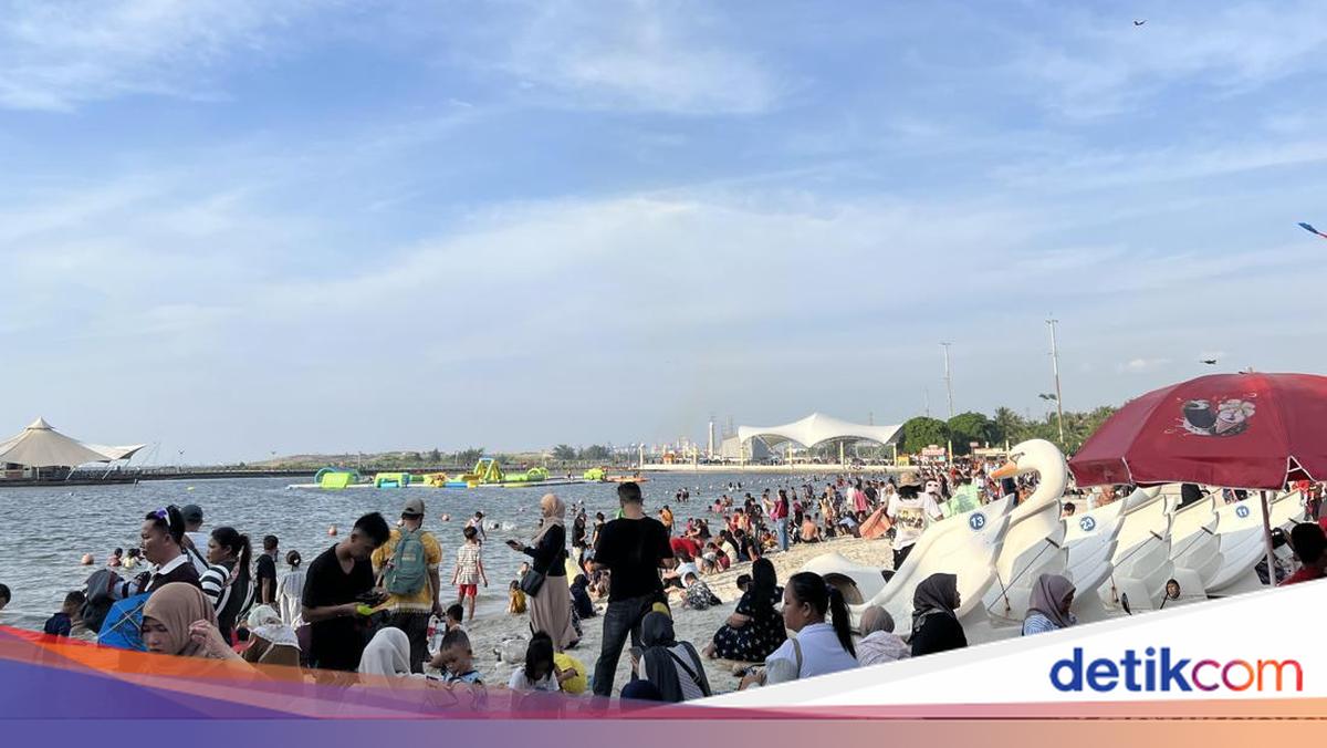 Warga Berbondong-bondong ke Ancol pada Libur Tahun Baru Islam
