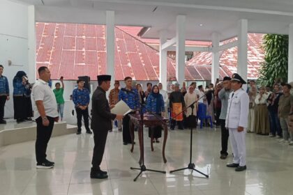 Weny Gaib lantik Junaidi Simbala sebagai Penjabat Sangadi Moyag Tampoan