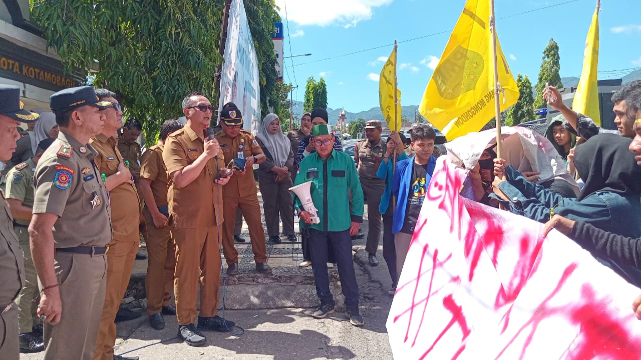 Mahasiswa desak Pemkot Kotamobagu benahi pengelolaan sampah