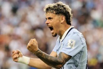 Araújo Selamatkan Uruguay, Gagalkan Saudi Arabia di Piala Dunia