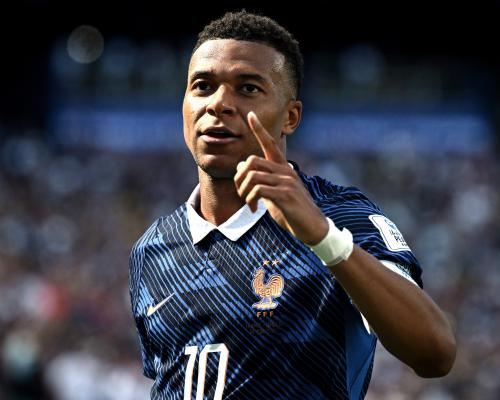 Kylian Mbappé Siap Berkompetisi untuk Sepatu Emas dengan Messi