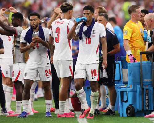 Pemain Inggris Gunakan Minuman Olahraga untuk Atasi Panas Piala Dunia
