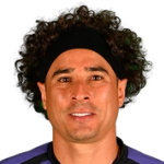 Guillermo Ochoa: Veteran Kiper Meksiko Bersiap Piala Dunia 2026