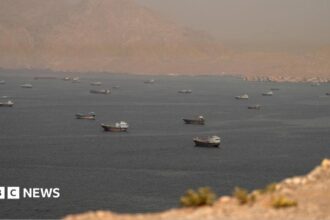 AS Desak Iran Akhiri Tembakan di Selat Hormuz