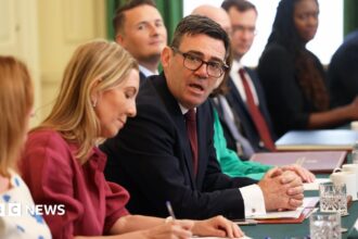 Andy Burnham Pimpin Rapat Kabinet Pertama dengan Fokus Biaya Hidup