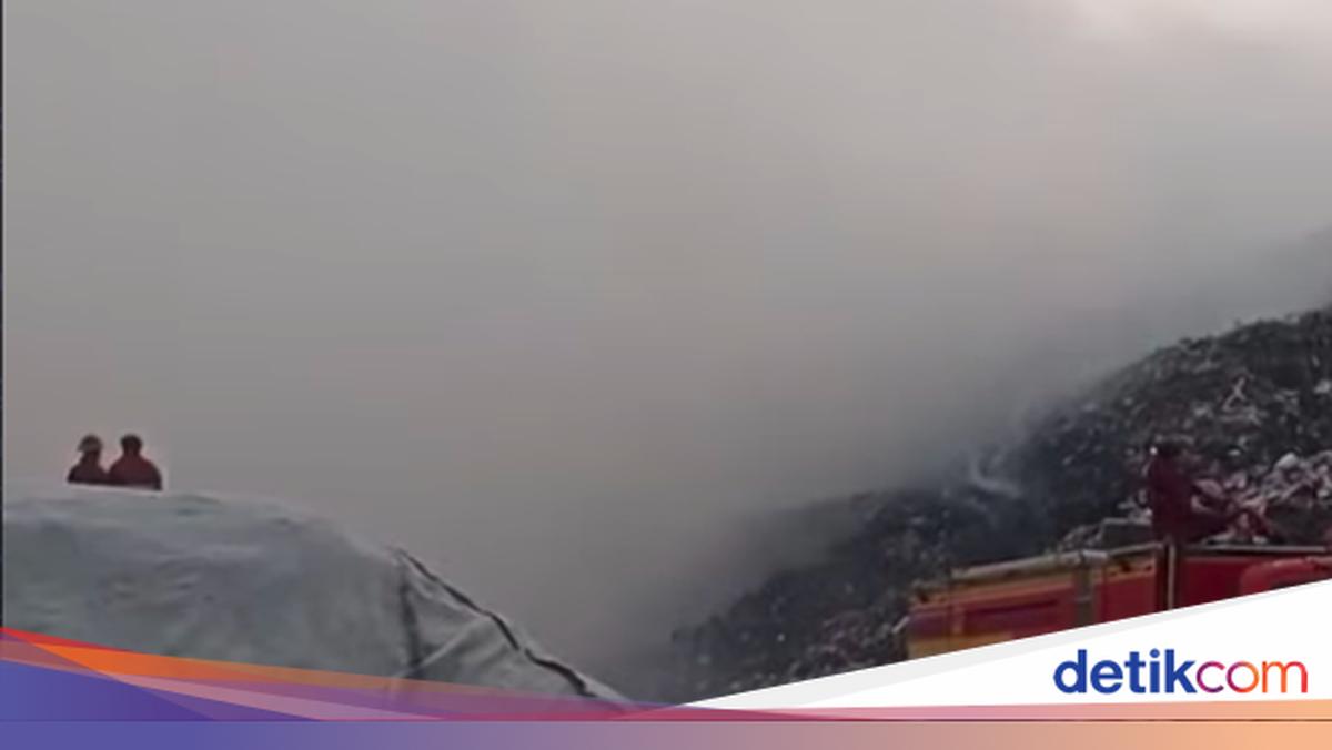 BPBD Tangerang Evakuasi 15 Warga Terdampak Kebakaran TPA Jatiwaringin