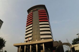 Bupati dan Sekda Kuansing Serahkan Diri ke KPK karena Kasus Suap