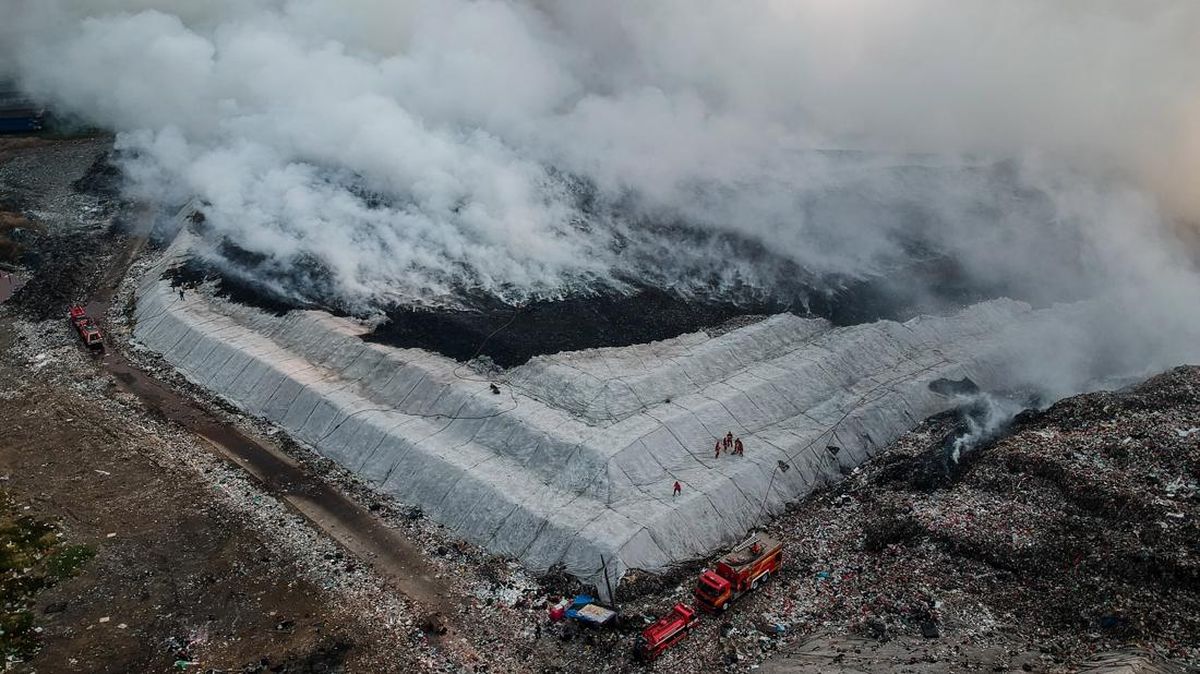 Cuaca Panas Dikaitkan Kebakaran di TPA Jatiwaringin