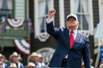 Donald Trump Bentak Jurnalis CNN Saat Wawancara Konflik Iran
