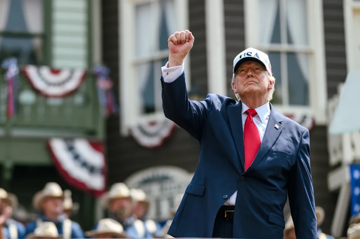 Donald Trump Bentak Jurnalis CNN Saat Wawancara Konflik Iran
