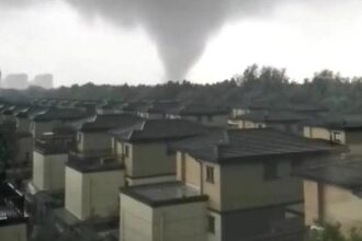 Dua Tornado Menghantam China, 11 Warga Meninggal Dunia