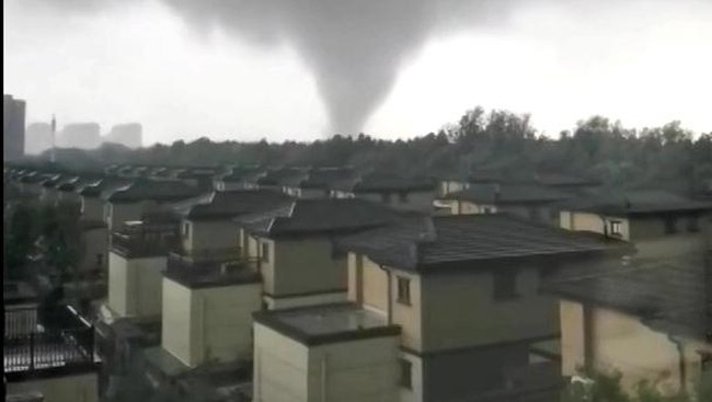 Dua Tornado Menghantam China, 11 Warga Meninggal Dunia