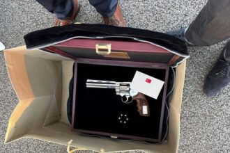 Erdogan Berikan Revolver Magnum kepada Bos NATO