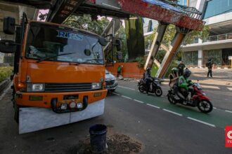 Evakuasi Truk Crane di JPO Tendean: Proses Makan Waktu 12 Jam