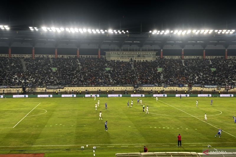 Gol Tunggal Barros Antarkan Persib Kalahkan Arema FC di Piala Presiden