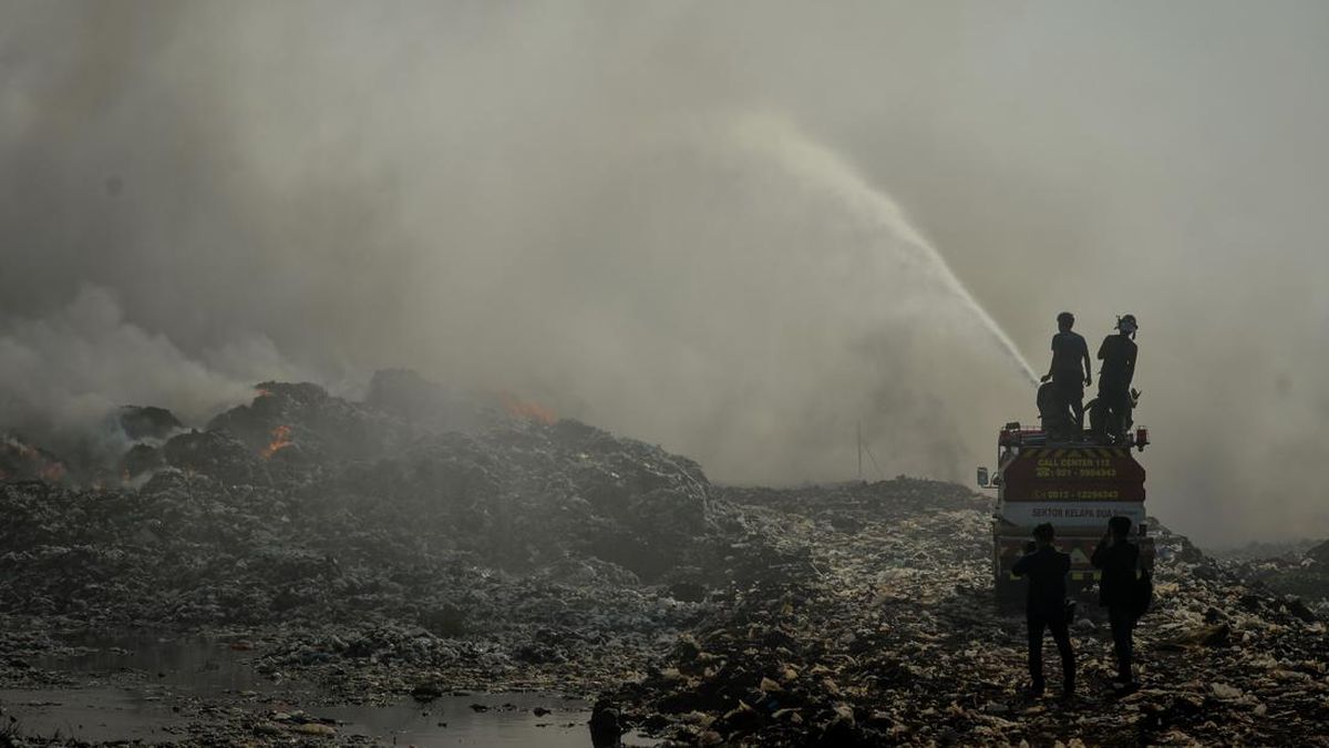 KLH Selidiki Alasan Kebakaran TPA Jatiwaringin Usai Padam