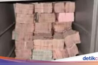 KPK Sita Brankas Bupati Sukoharjo Berisi Uang Tunai Miliaran