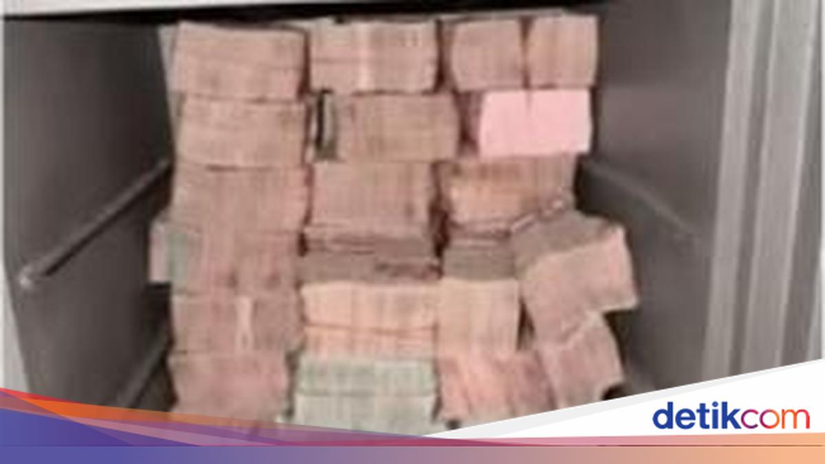 KPK Sita Brankas Bupati Sukoharjo Berisi Uang Tunai Miliaran