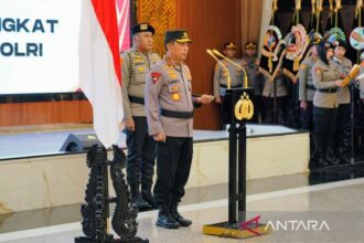 Kapolri Berikan Kenaikan Pangkat kepada Aipda Yudhi yang Gugur