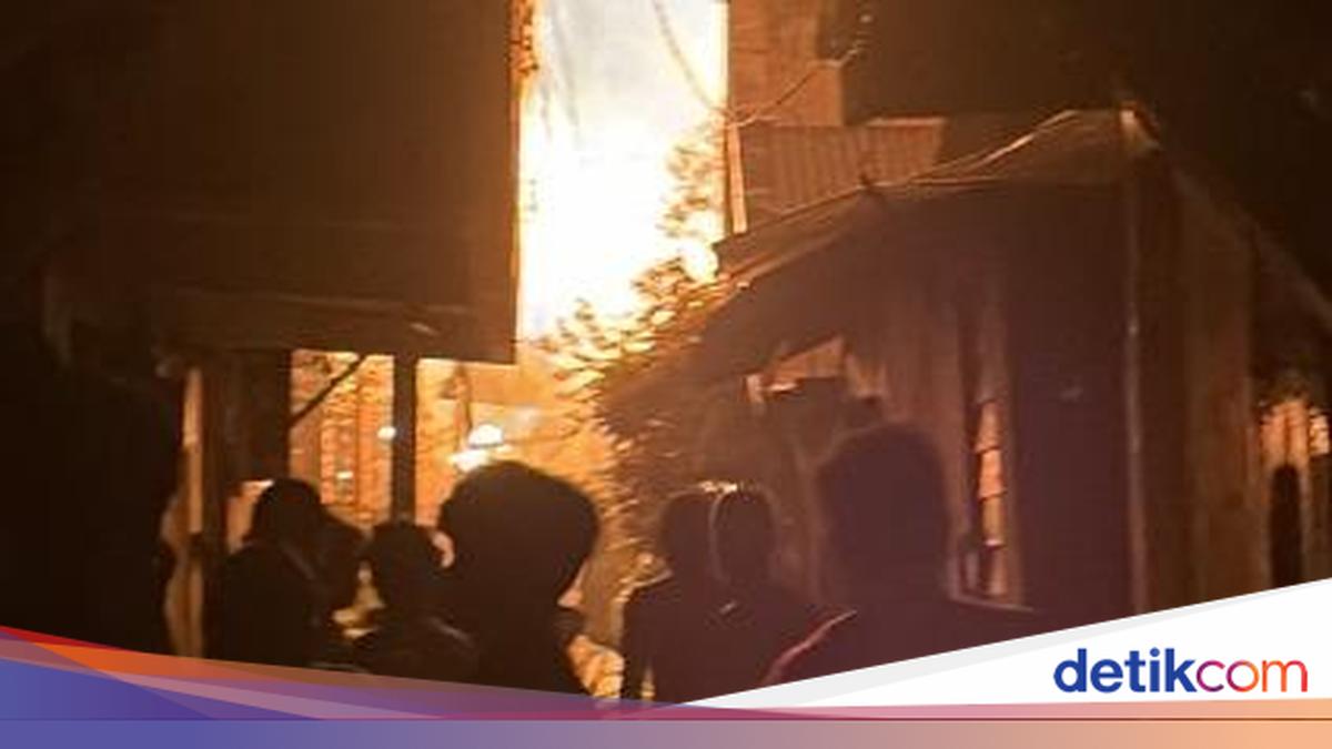 Kebakaran di Palmerah Jakbar, 90 Personel Damkar Beraksi