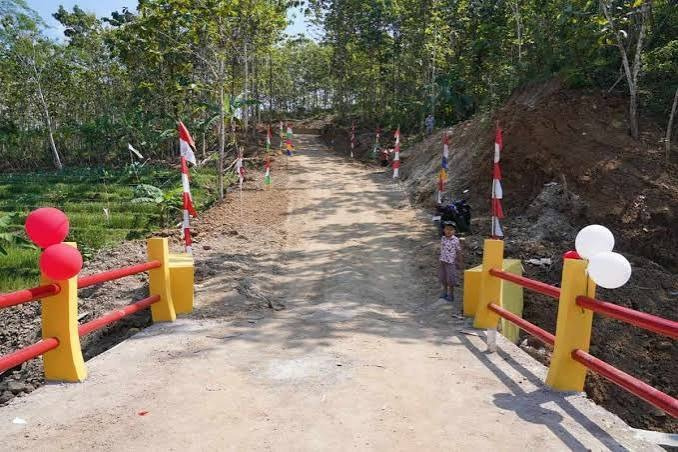 MTI Soroti Masyarakat Patungan Perbaiki Jalan Rusak