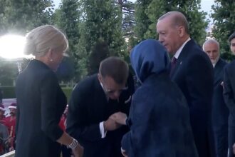 Macron Gagal Cium Tangan Emine Erdogan di KTT NATO