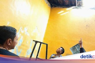 Maling Bobol Genteng Rumah di Karawang Dihajar Massa