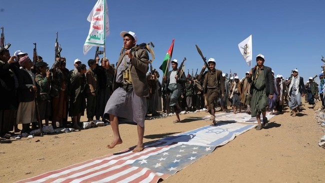 Milisi Houthi Menutup Akses Laut Merah, Embargo Arab Saudi