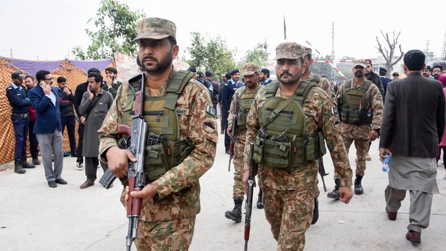 Milisi Pakistan Bunuh 18 Polisi dan 11 Tentara di Balochistan