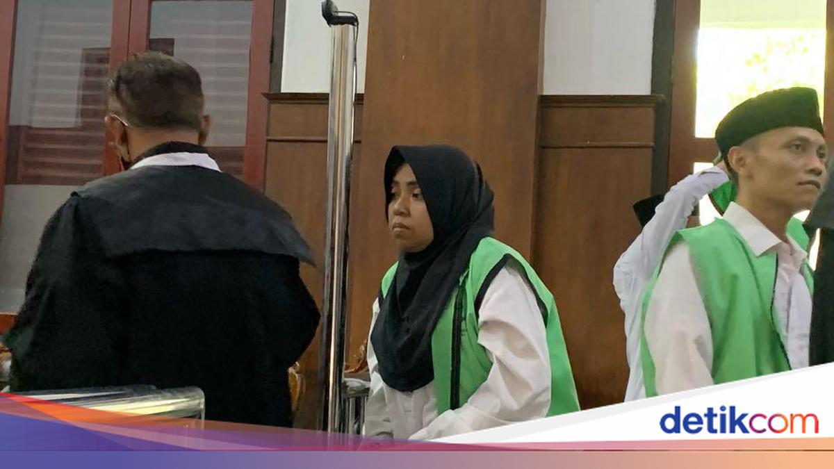 Murnita Triwidyaning Terpergok Robohkan Rumah Dinas dengan Ekskavator