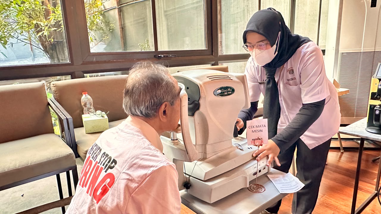 Pemeriksaan Mata Berkala Kunci Kualitas Penglihatan Lansia