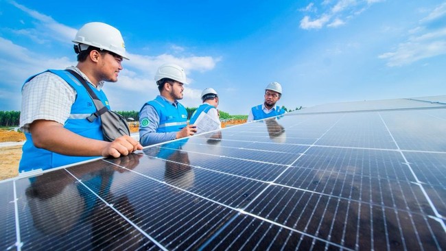 Pemerintah Siapkan 28.000 Hektare untuk PLTS 100 GW di Jawa