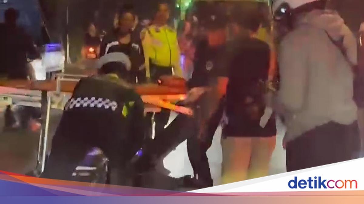Pemotor Tewas Usai Gagal Nyalip Mobil Boks di Gunungputri