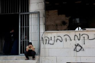 Pemukim Israel Bakar Masjid di Tepi Barat, Tembok Dicoret