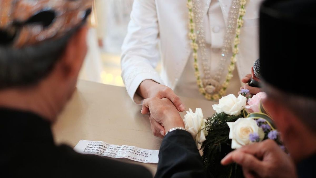 Penghulu di Jaksel Pimpin Nikah Pakai Tiga Bahasa, Viral di Media Sosial