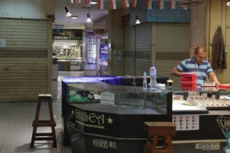 Penjual Batu Akik di Pasar Rawa Bening Mengalami Penurunan